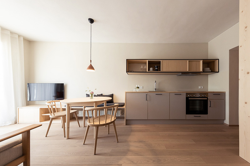 Kitchen with spacious living area - City Apartment